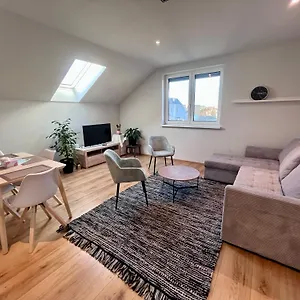 Cozy Near Vienna Airport Apartmán